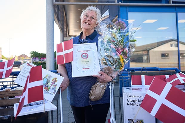 Findes ‘Danmarks sødeste kassedame’ mon i din lokale brugs eller købmandsbutik